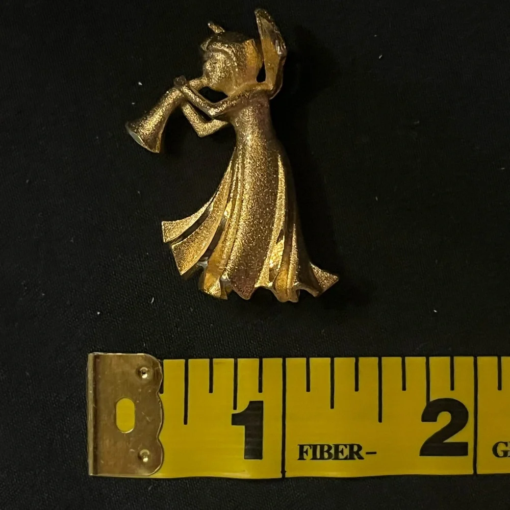 Vintage Textured Gold Tone Angel Brooch